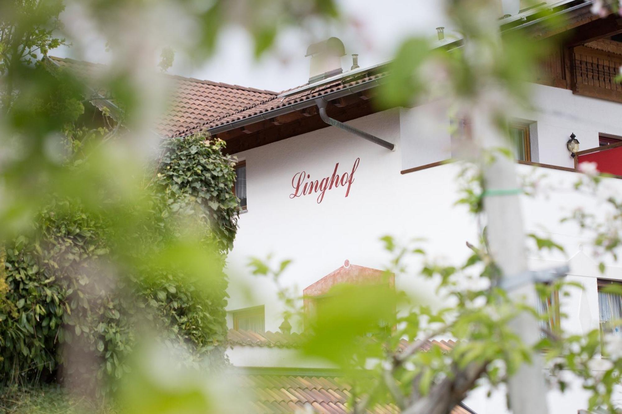 Linghof Bed & Breakfast Tirolo Exterior photo