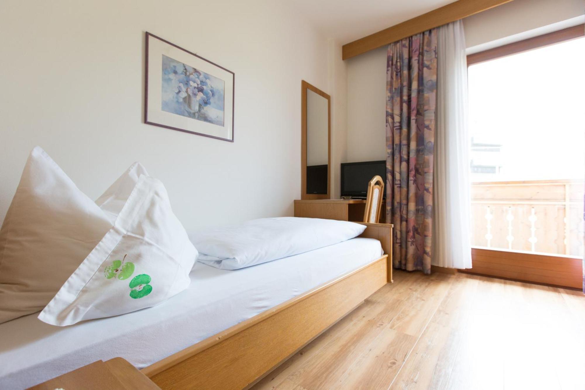 Linghof Bed & Breakfast Tirolo Exterior photo